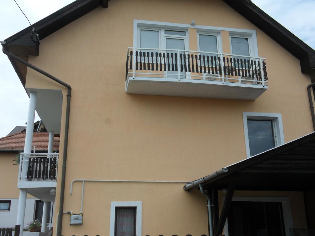 Friends Villa Apartments Хевиз Экстерьер фото