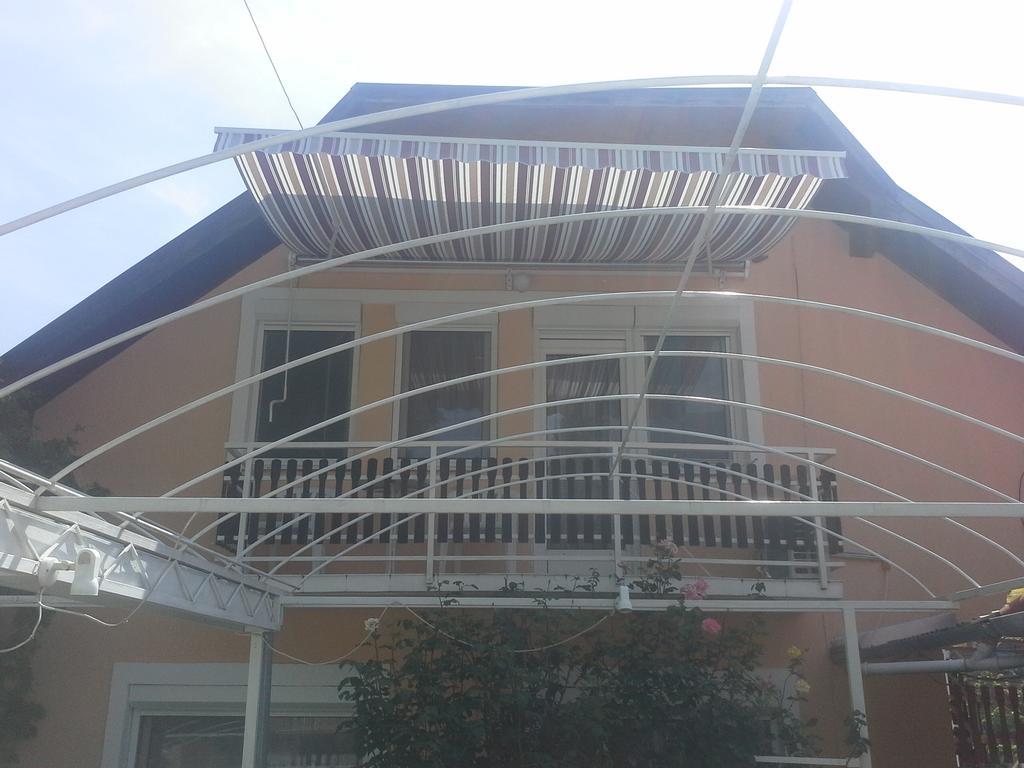 Friends Villa Apartments Хевиз Экстерьер фото