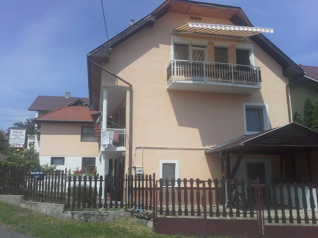 Friends Villa Apartments Хевиз Экстерьер фото