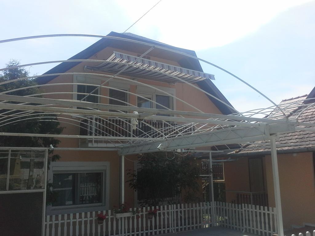 Friends Villa Apartments Хевиз Экстерьер фото